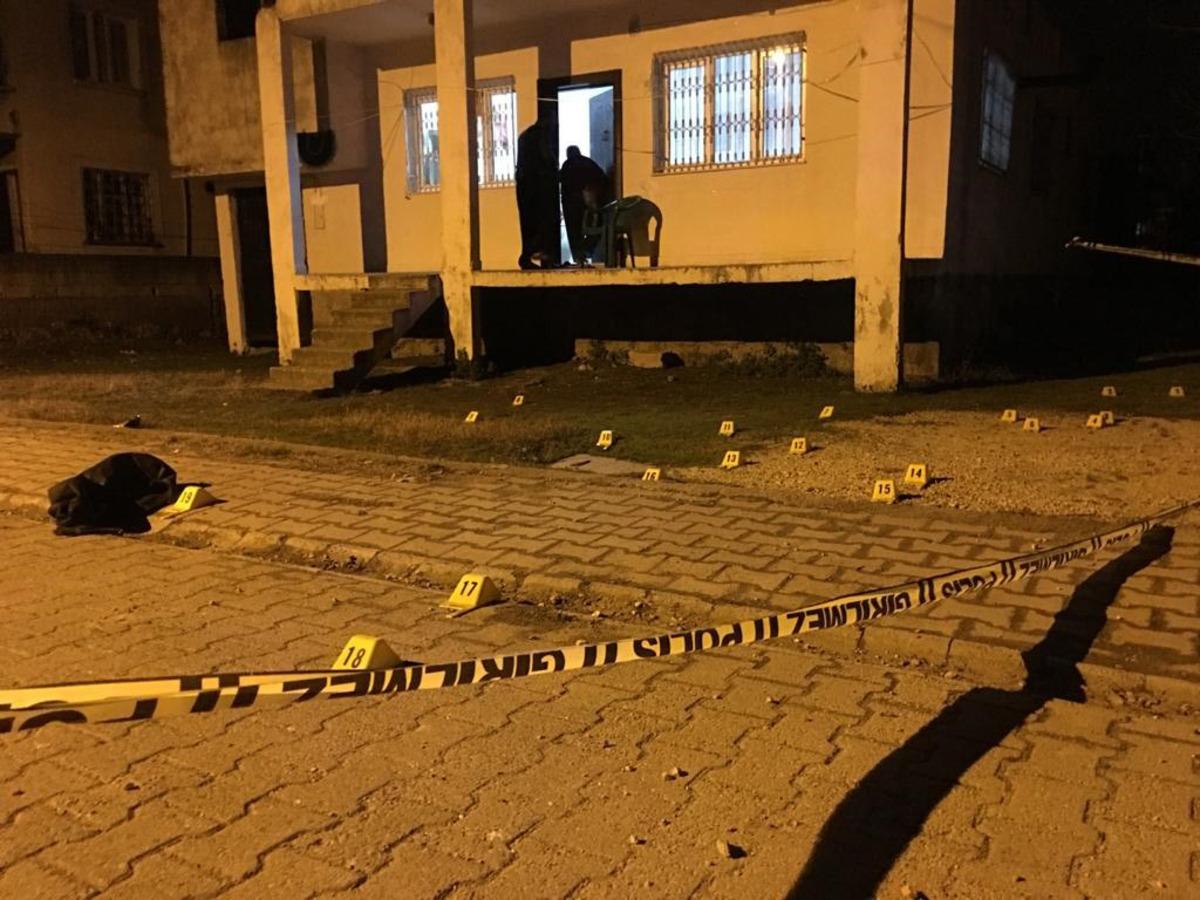 Adana'da husumetli iki grup arasında silahlı &ccedil;atışma: 1 &ouml;l&uuml;, 2 yaralı