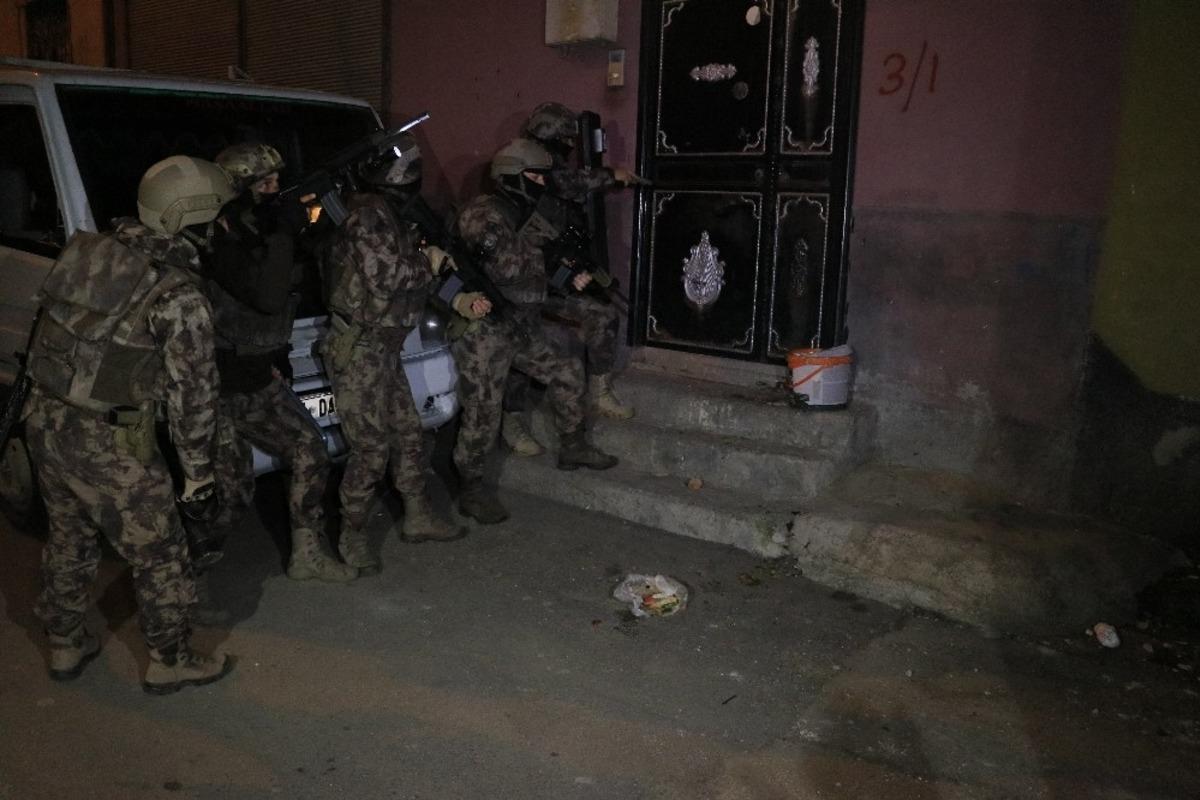 Adana&rsquo;da sosyal medyada ter&ouml;r operasyonu: 11 g&ouml;zaltı kararı