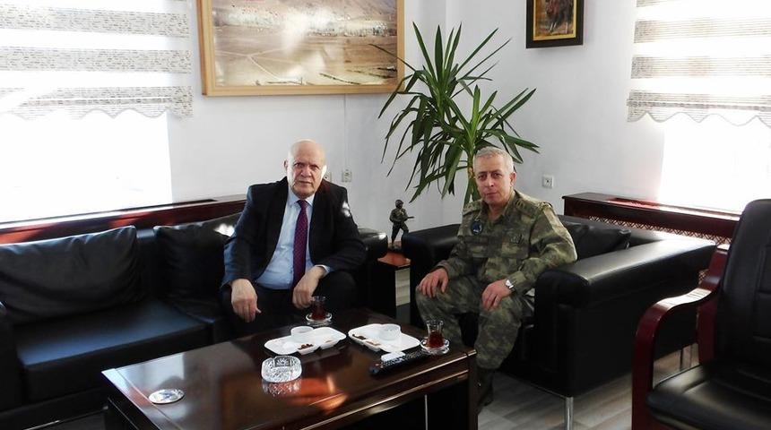 Başkan Pekmezci Garnizon Komutanı Diker’i ziyaret etti