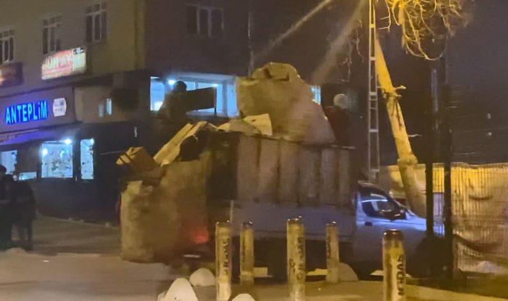 Kadıköy'de kamyonet üzerinde tehlikeli yolculuk G1