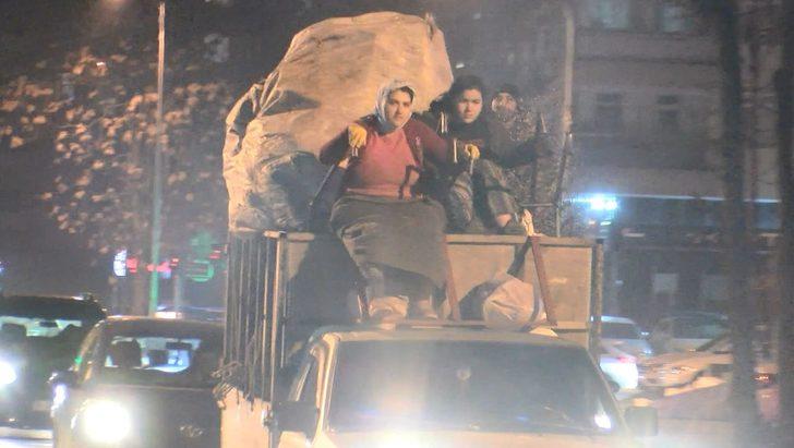 Kadıköy'de kamyonet üzerinde tehlikeli yolculuk G2