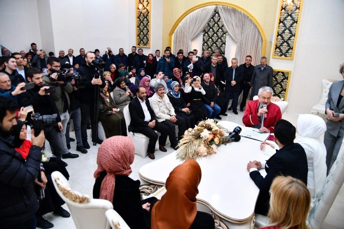 Nikaha gelemeyenlere internetten canlı yayın