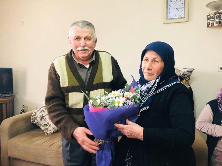 Gençlerden, yaşlı büyüklerine ziyaret G4