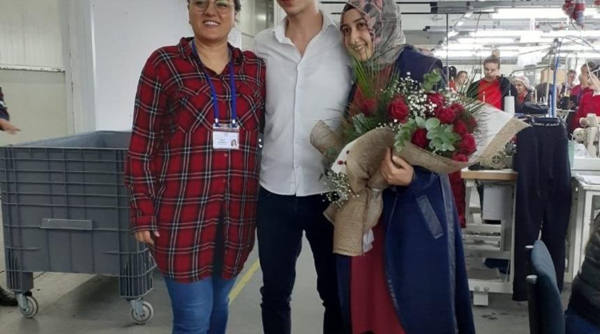 Tekstil işçisinden unutulmaz evlilik teklifi