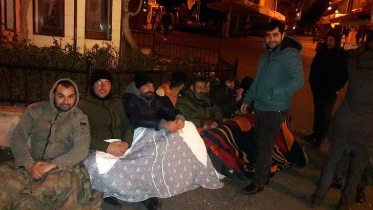  İBB’nin fayton kararı faytoncu esnafını ikiye böldü! Oturma eylemine başladılar G3