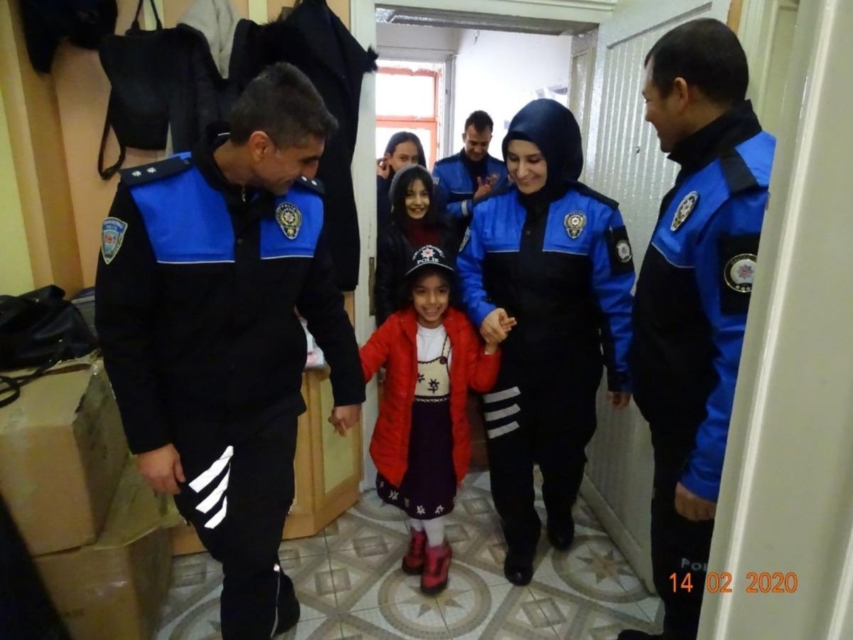 Şehit kızına doğum g&uuml;n&uuml; s&uuml;rprizi