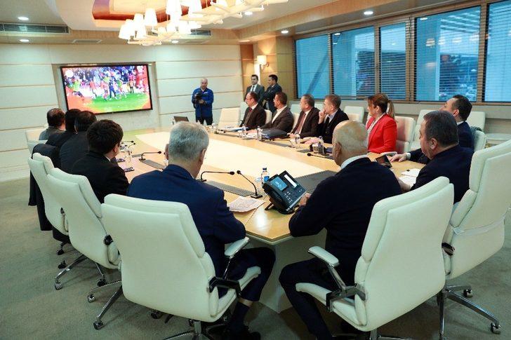 Başkan Böcek’ten Antalyaspor ve taraftarına anlamlı marş G1