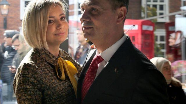 Başkan Şimşek ve eşinin romantik dansı