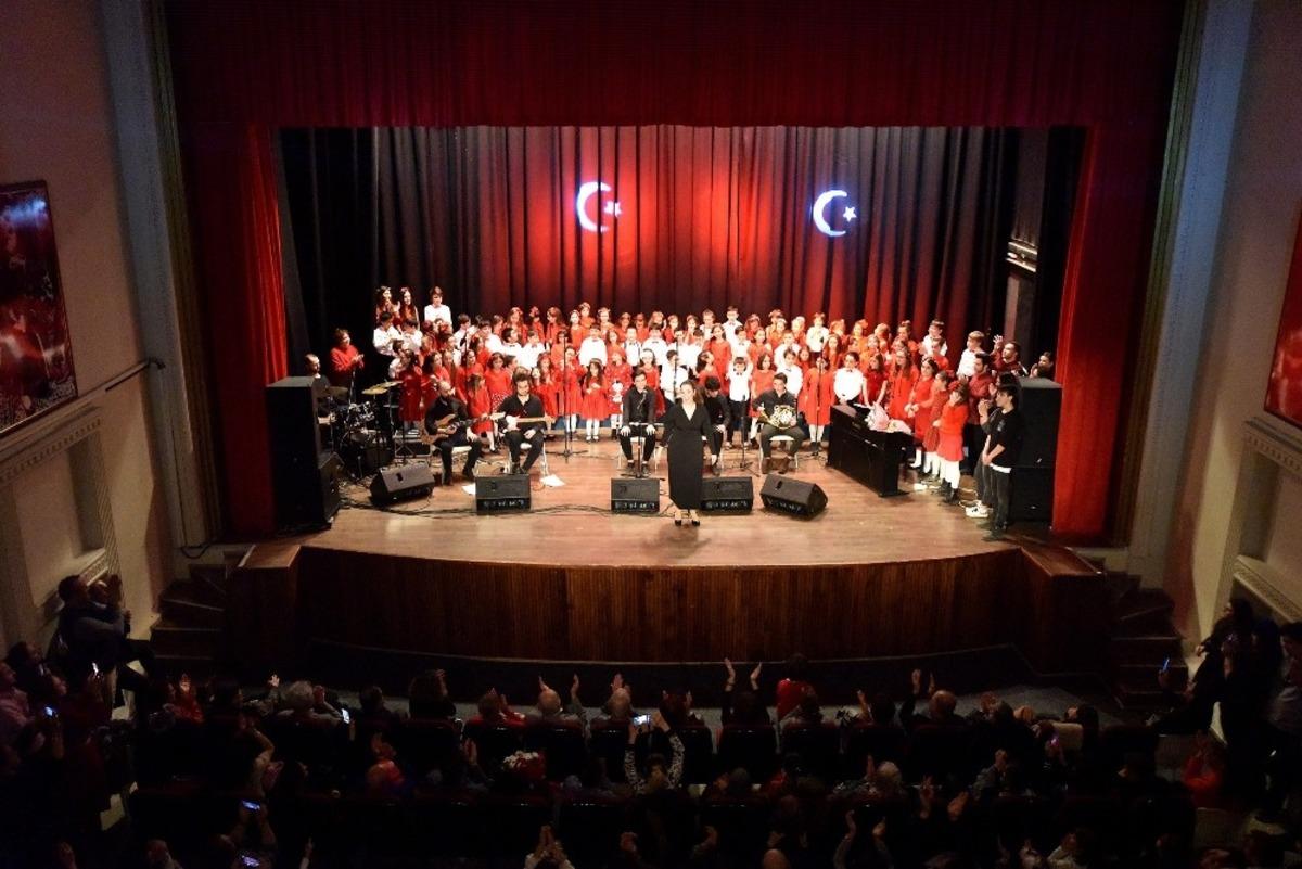 &Ccedil;ocukların &ldquo;Sevgi G&uuml;n&uuml;&rdquo; konseri b&uuml;y&uuml;ledi