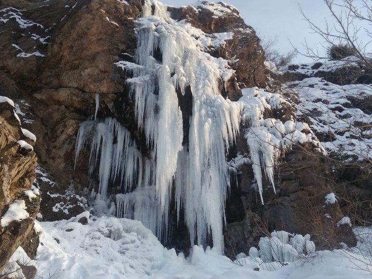 Sason’da sarkıtları 20 metreyi aştı G4