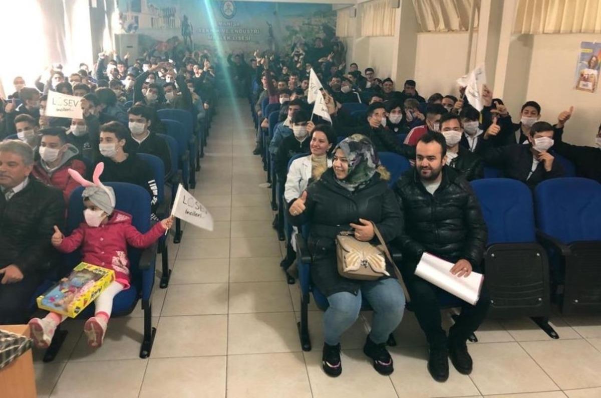 Lise &ouml;ğrencileri l&ouml;semi hastalığına maskeyle dikkat &ccedil;ekti