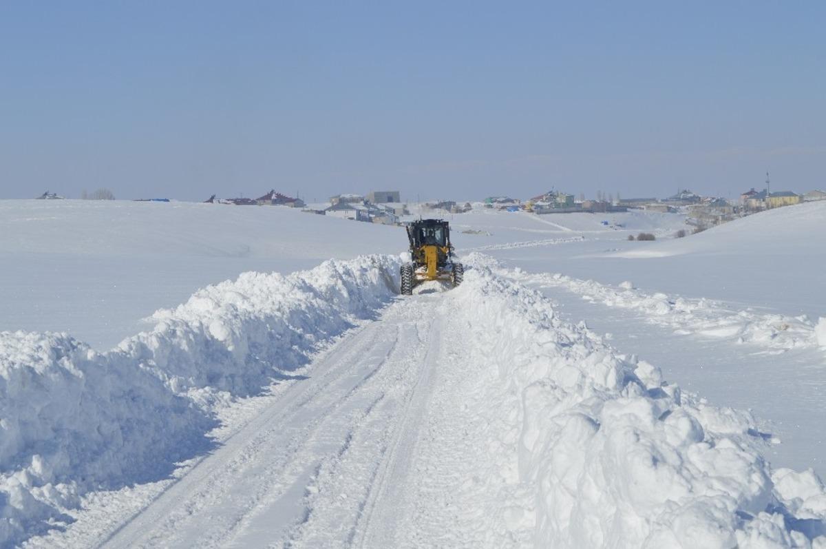Ağrı&rsquo;da kapanan k&ouml;y yollarını a&ccedil;ma &ccedil;alışmaları s&uuml;r&uuml;yor