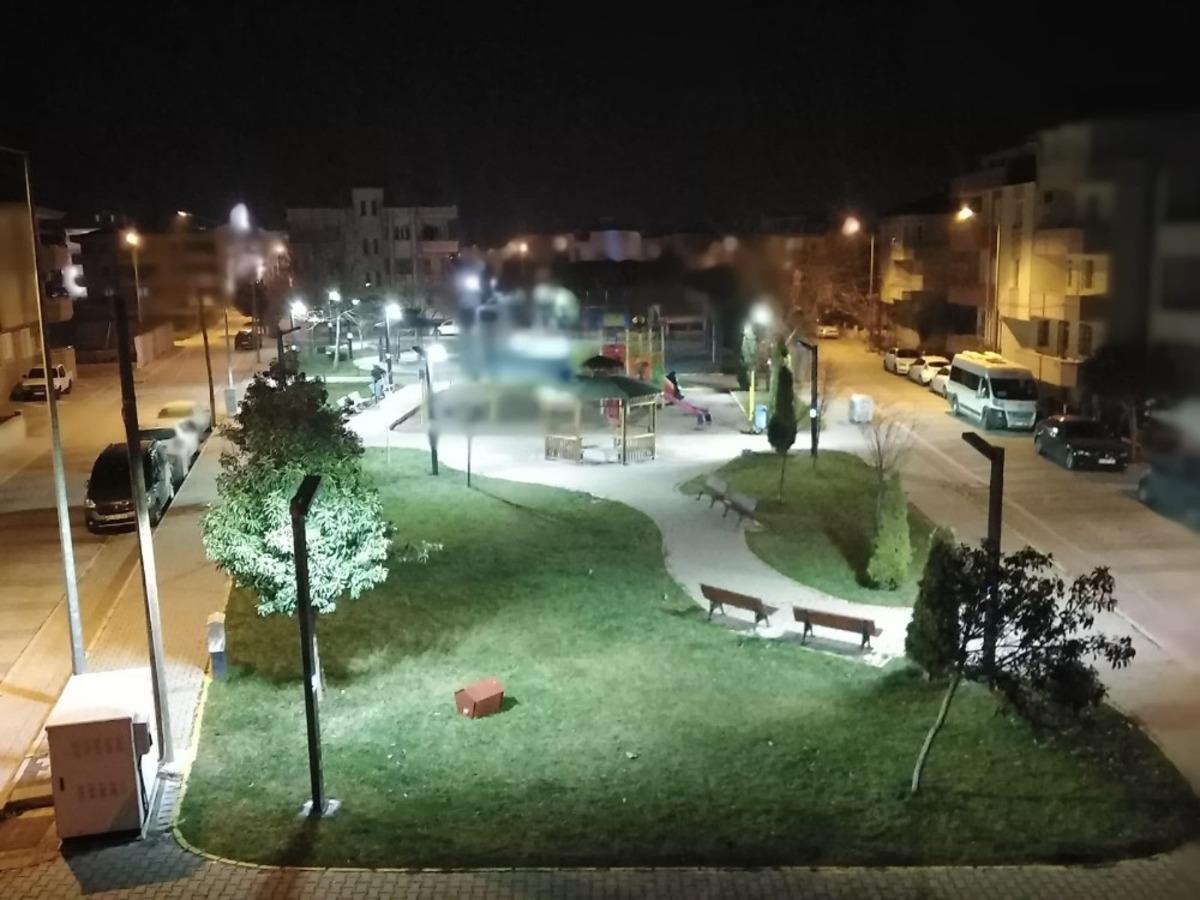 Karesi&rsquo;de parklar ışıl ışıl