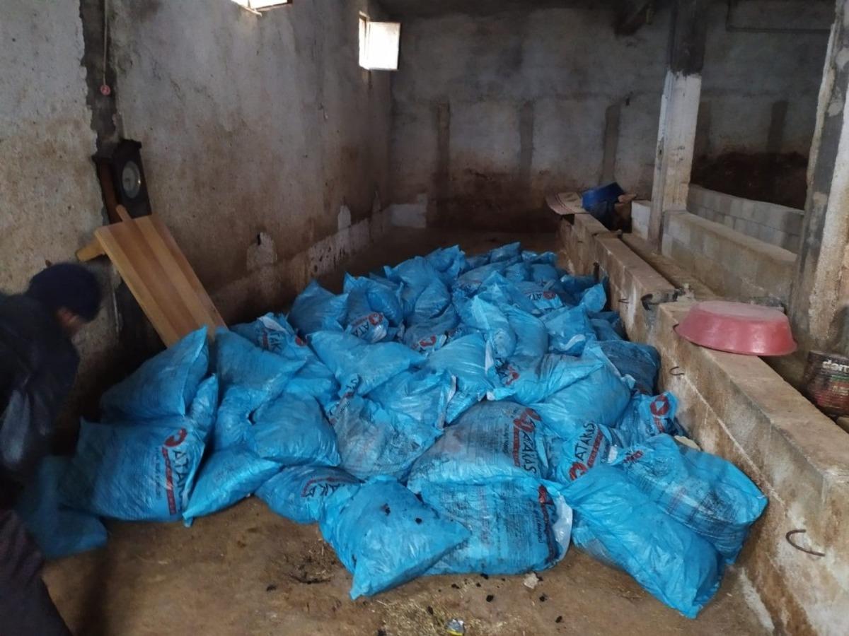 B&uuml;y&uuml;kşehir zabıta, 22 ton ka&ccedil;ak k&ouml;m&uuml;r ele ge&ccedil;irdi