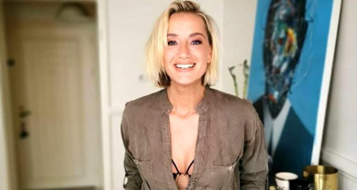 Didem Soydan'dan &uuml;sts&uuml;z yatak pozu