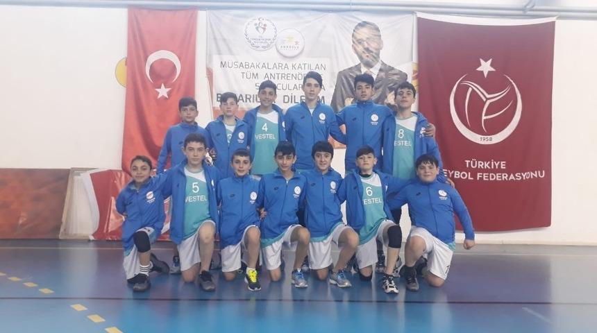 Aşkale Gen&ccedil;lik Spor Voleybol takımı G&uuml;m&uuml;şhane&rsquo;de avantaj elde etti
