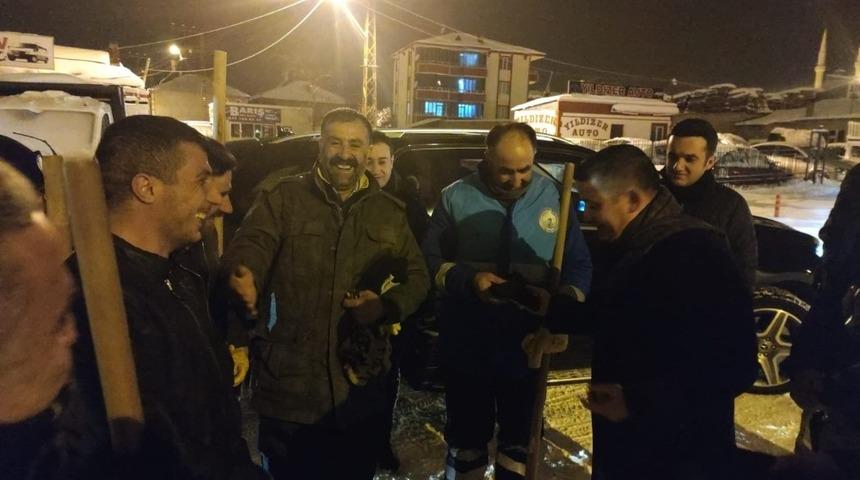 Başkan Vekili Mehmetbeyoğlu&rsquo;ndan personele bere ve eldiven