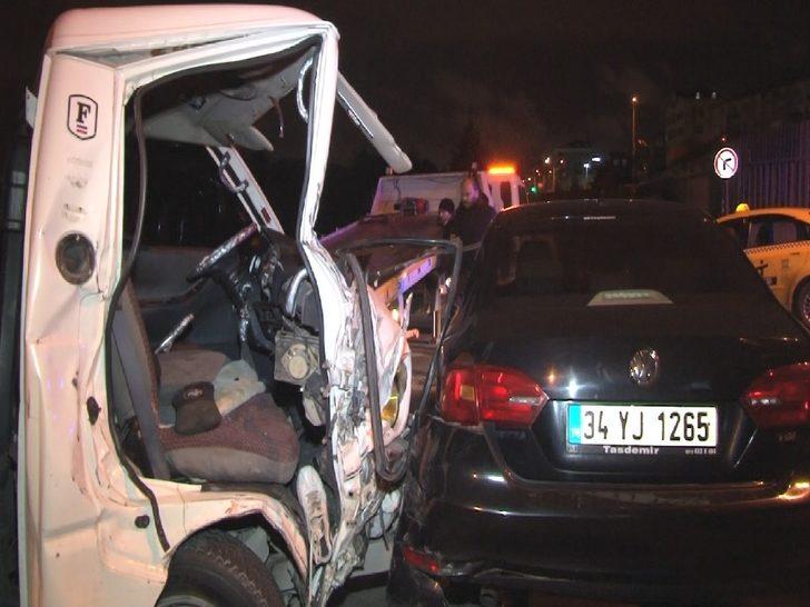 İstanbul'da feci kaza! 8 araç hurdaya döndü G3