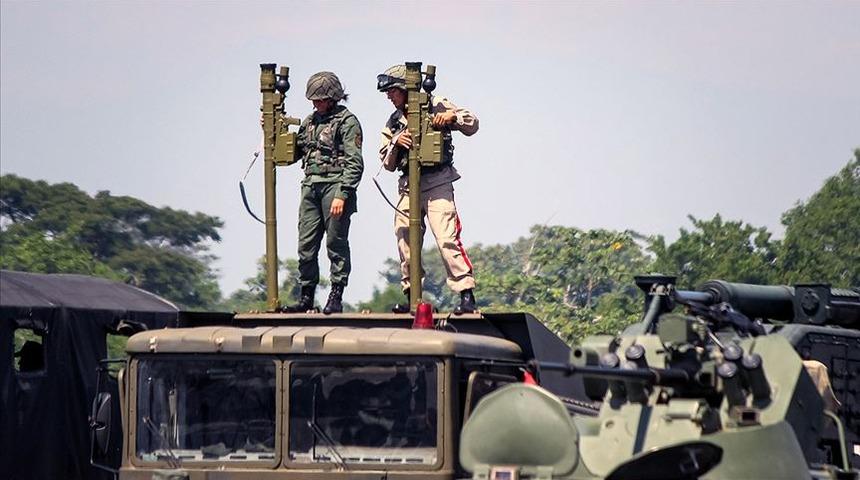 Venezuela'da ordu ve milis gücünden tatbikat