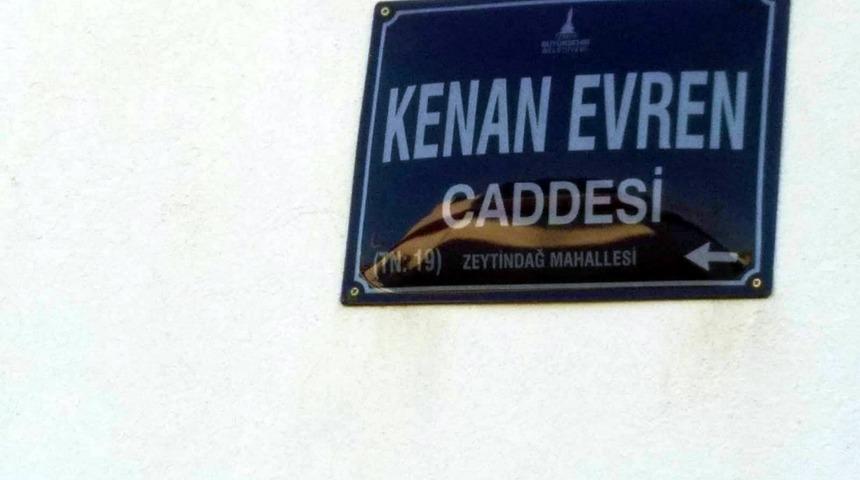 İzmir'de Kenan Evren'in ismi cadde ve sokaklardan kaldırıldı