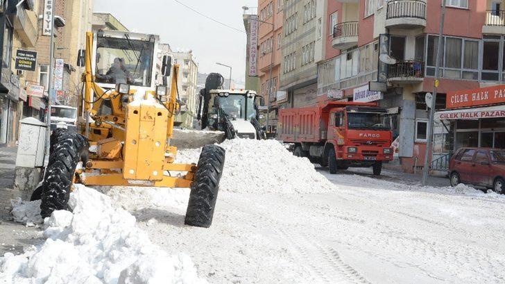 Kent merkezindeki tonlarca kar kent dışına çıkartıldı G2