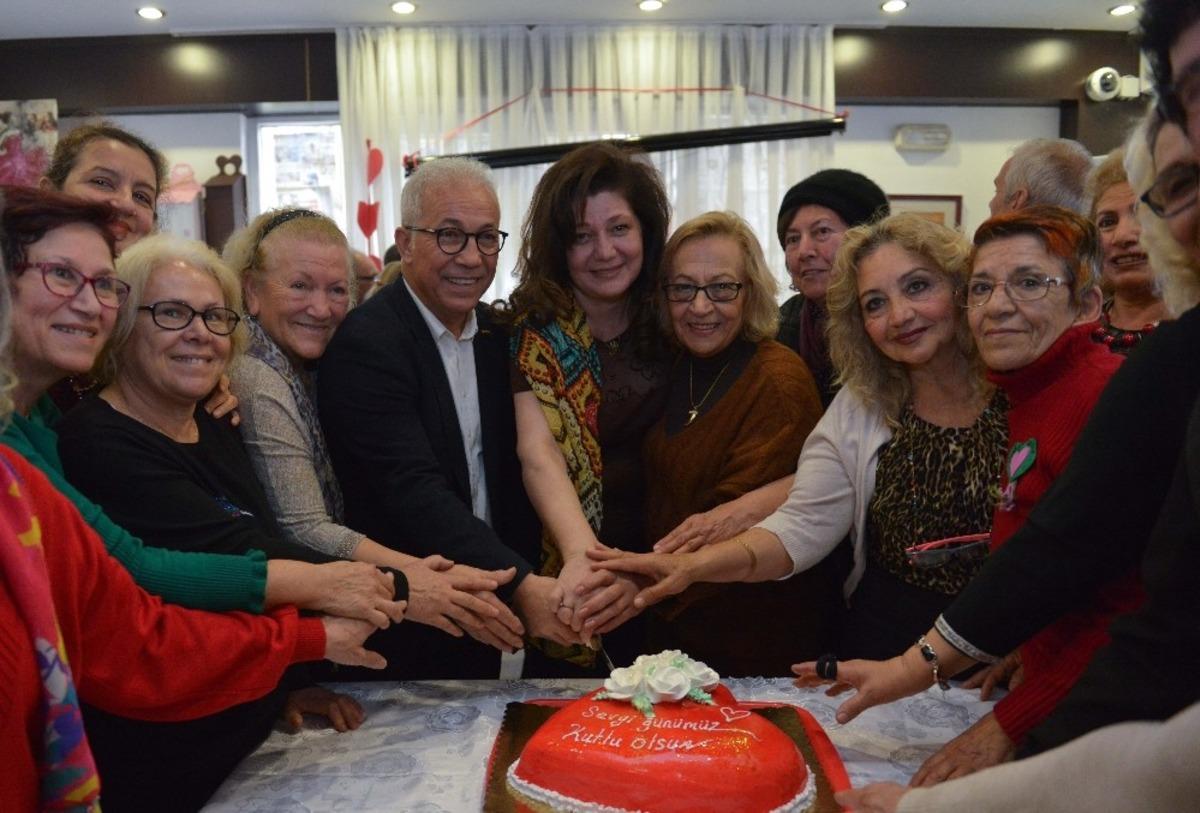 Yaşlılardan Sevgililer G&uuml;n&uuml; kutlaması