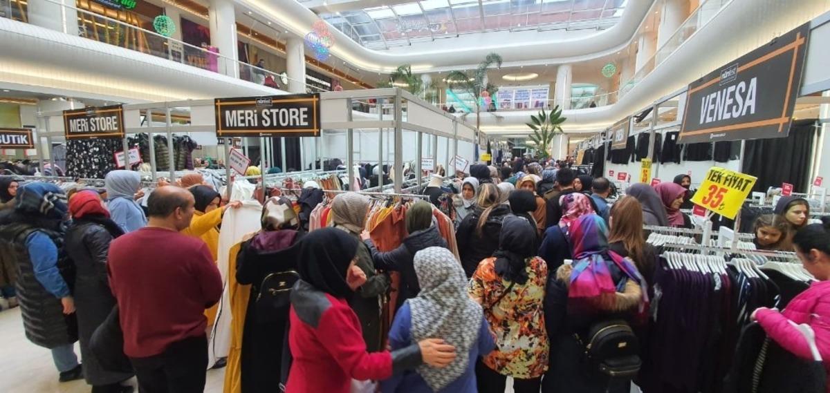 Bursa&rsquo;da alışveriş izdihamı