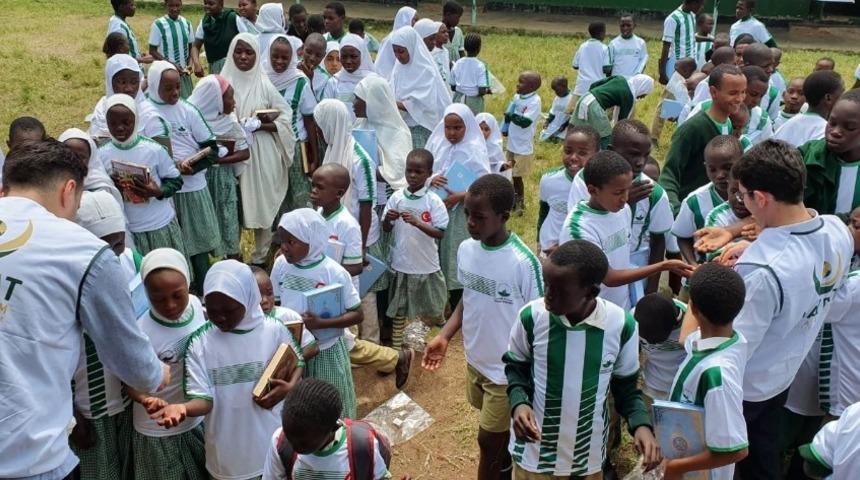 Kenyalı çocuklara Bursaspor forması