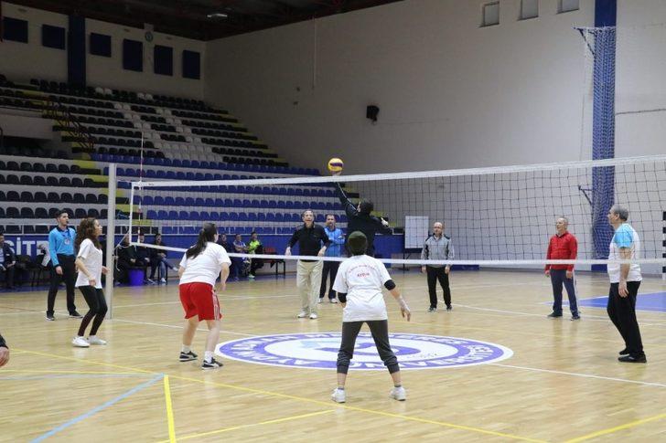 Aydın protokolü ve bayan gazetecilerden anlamlı maç G1