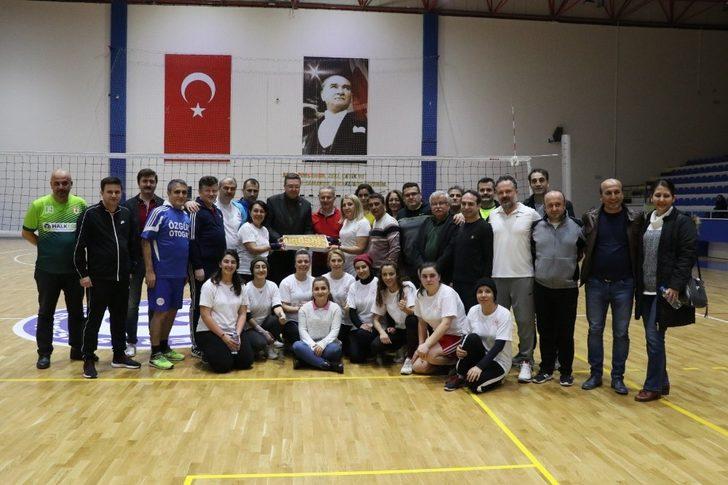 Aydın protokolü ve bayan gazetecilerden anlamlı maç G2