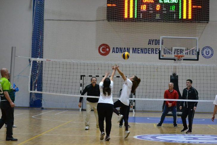 Aydın protokolü ve bayan gazetecilerden anlamlı maç G3