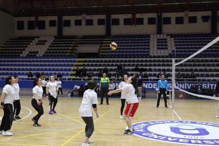 Aydın protokolü ve bayan gazetecilerden anlamlı maç G4