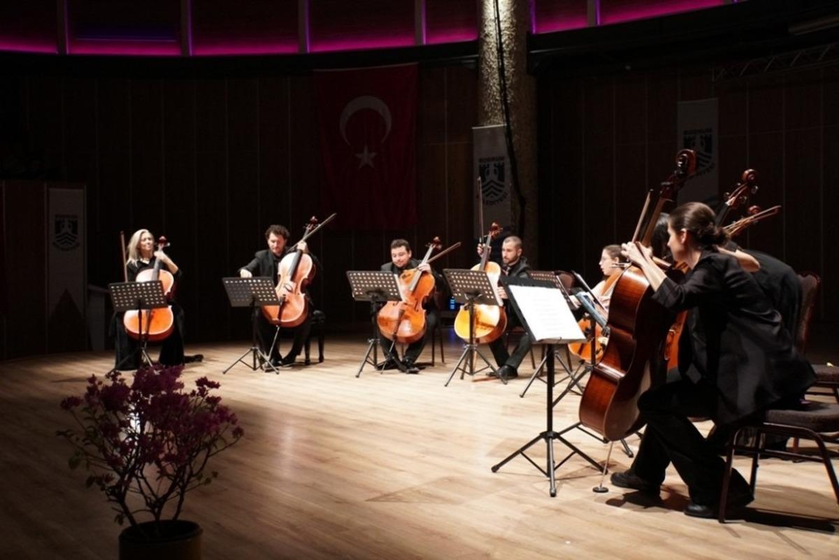 Bodrum&rsquo;da 8 Viyolonsel Ve Klasik&rsquo;ten Tango&rsquo;ya beğeni topladı