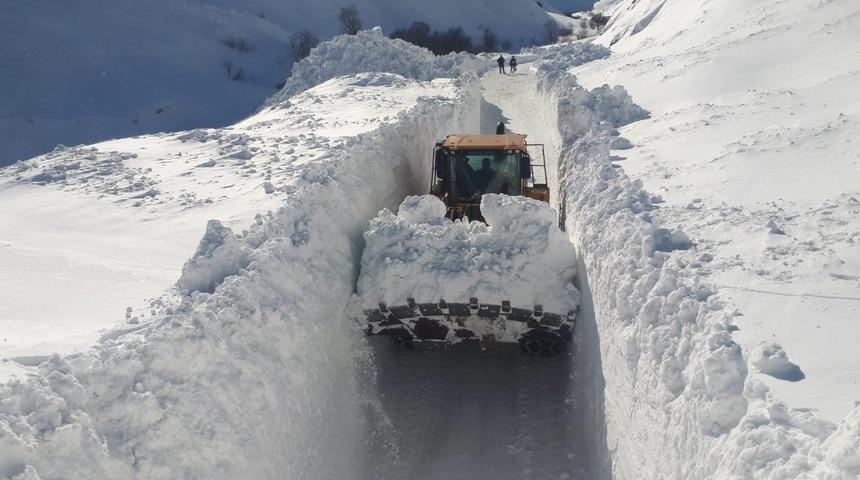 Hakkari&rsquo;de 166 yerleşim yerine ulaşım sağlanamıyor