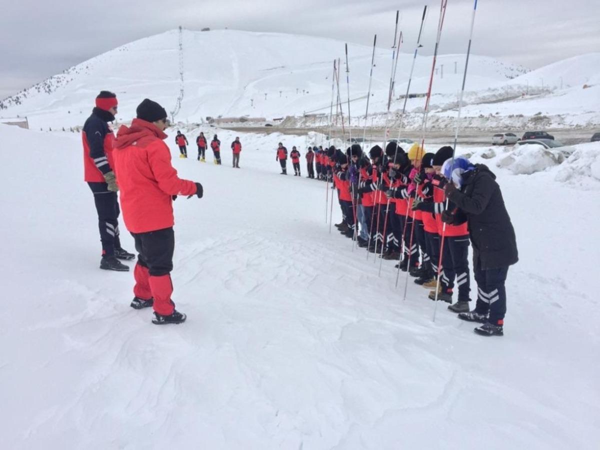 G&ouml;n&uuml;ll&uuml; &ouml;ğretmenlere &ccedil;ığ eğitimi