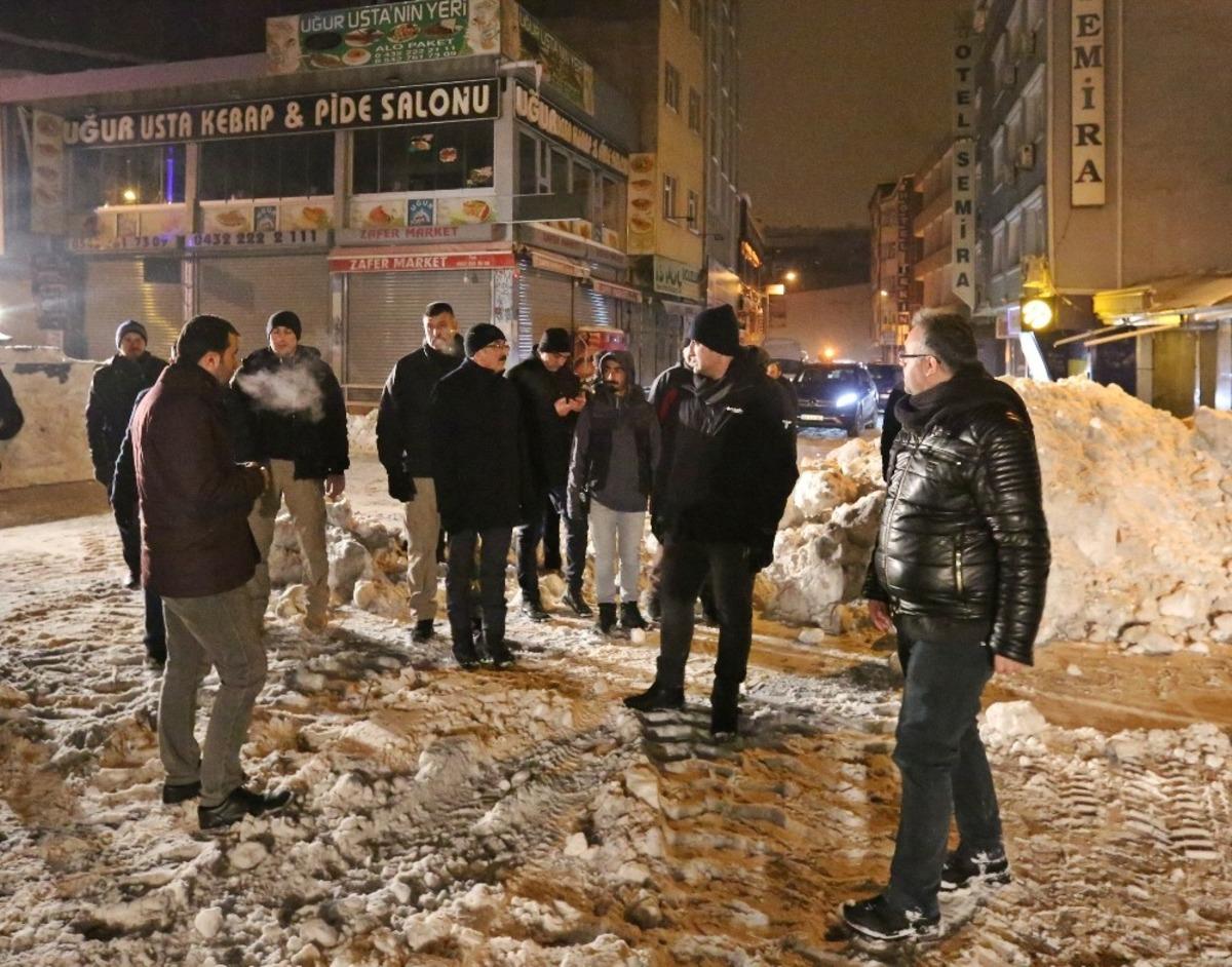 Vali Bilmez karla m&uuml;cadele &ccedil;alışmalarını inceledi