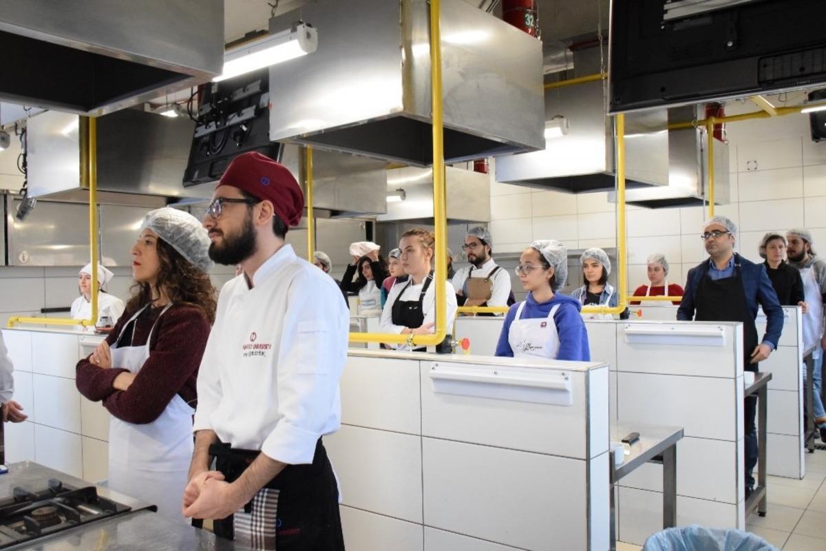 Turizm fak&uuml;ltesinden &ldquo;Sevdiğin İ&ccedil;in Yap&rdquo; etkinliği