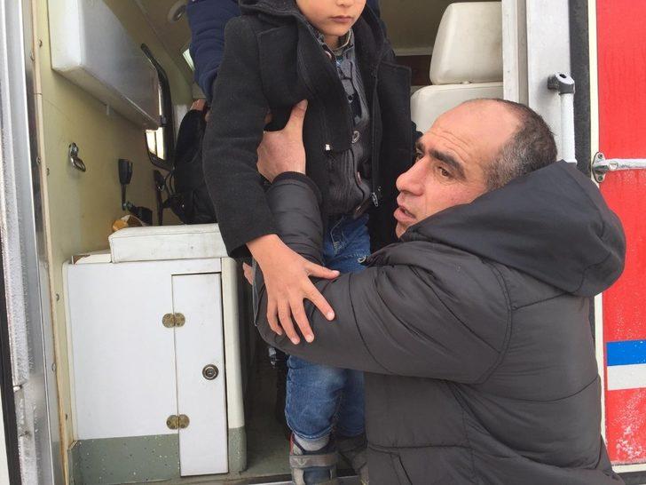 Kar nedeniyle yolu kapanan köyde mahsur kalan hasta çocuk kurtarıldı G3