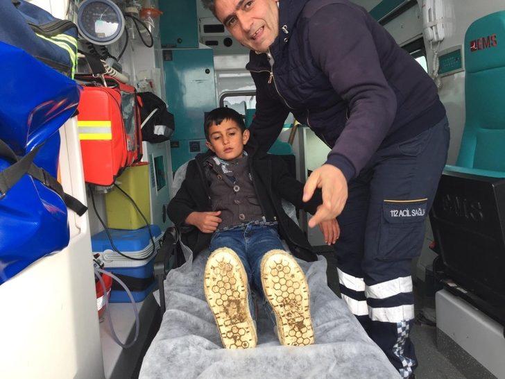 Kar nedeniyle yolu kapanan köyde mahsur kalan hasta çocuk kurtarıldı G5