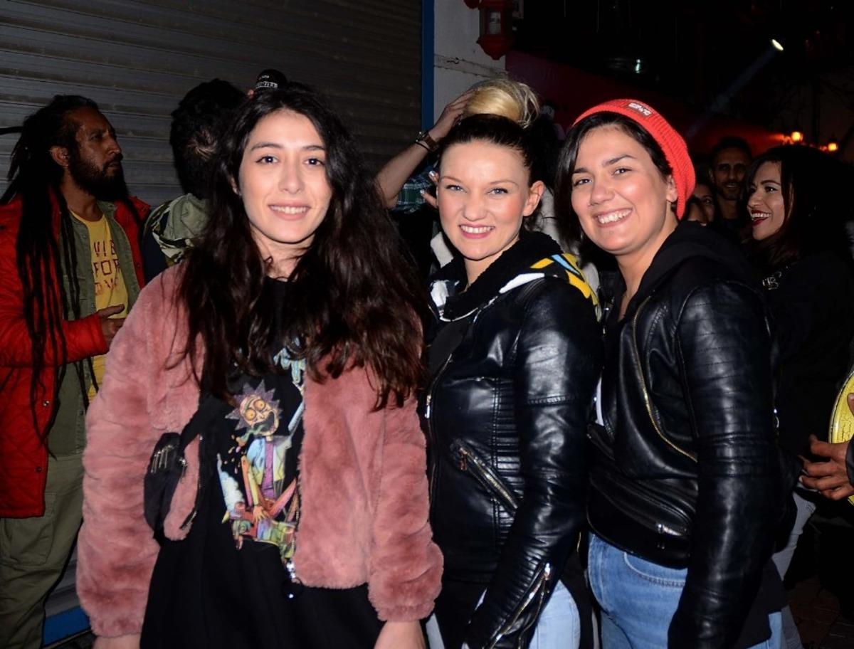 Kuşadası&rsquo;nda bekarlar partisi