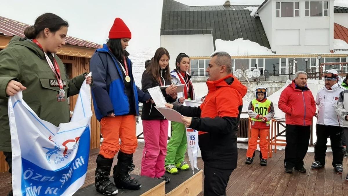 Y&uuml;zlerce kayak&ccedil;ı Erzurum&rsquo;da yarıştı
