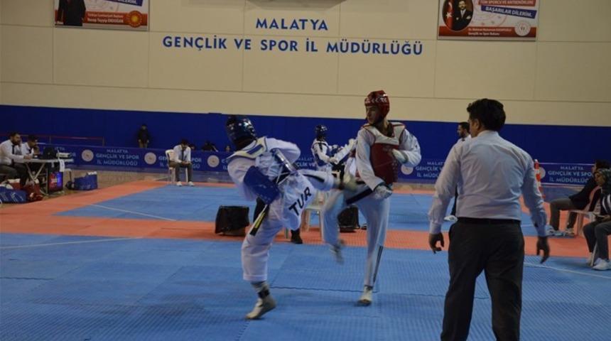 Liselerarası tekvando m&uuml;sabakaları