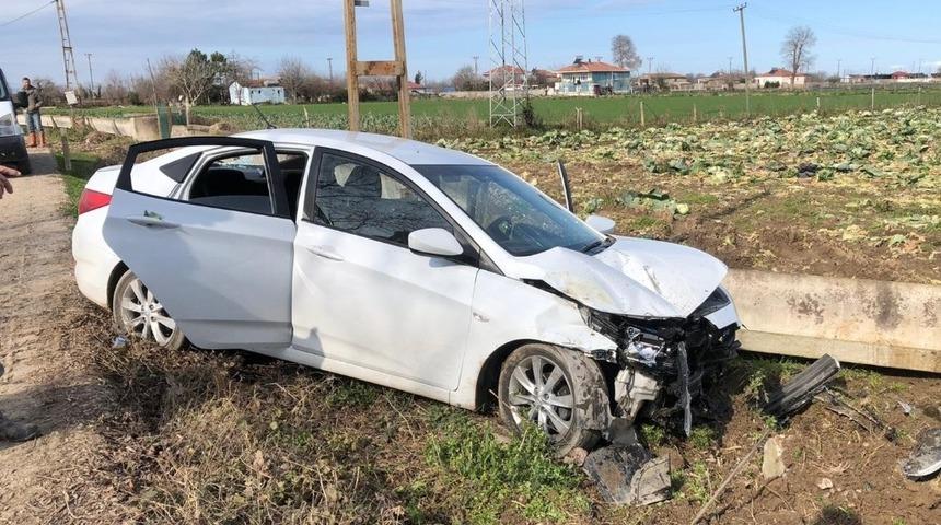 Otomobil sulama kanalına &ccedil;arptı: 7 yaralı