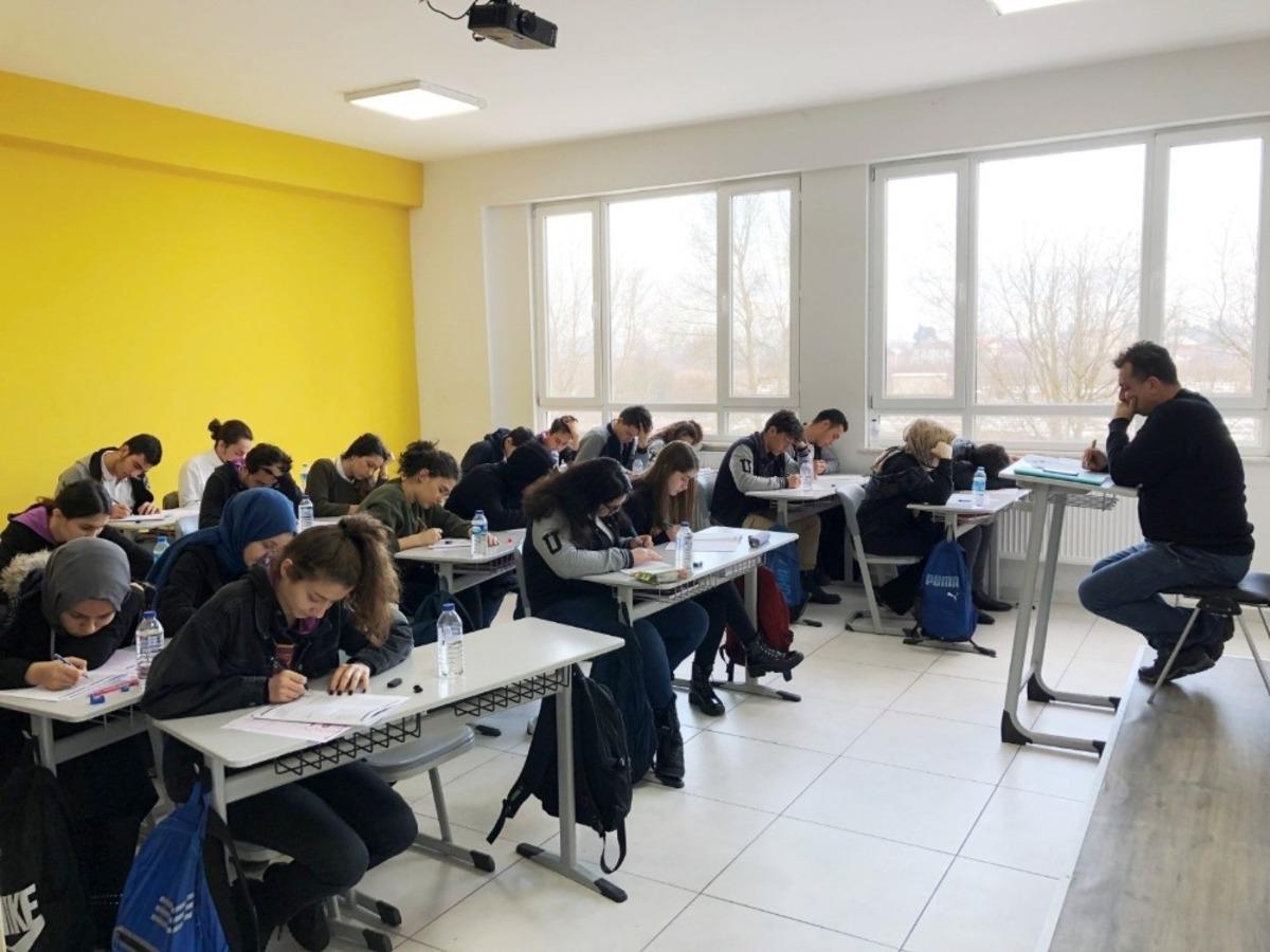 D&uuml;zce&rsquo;de 51 okulda başarıya bir adım sınavı yapıldı