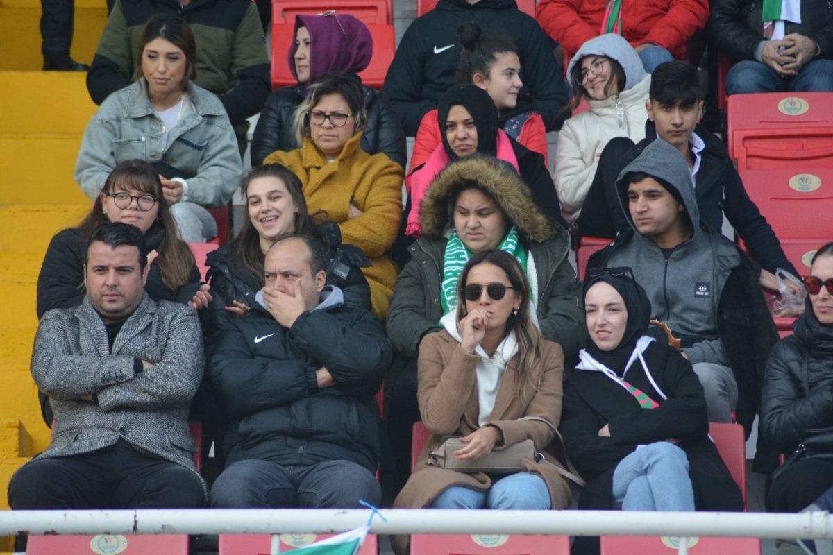 Isparta&rsquo;da rekor seyirci