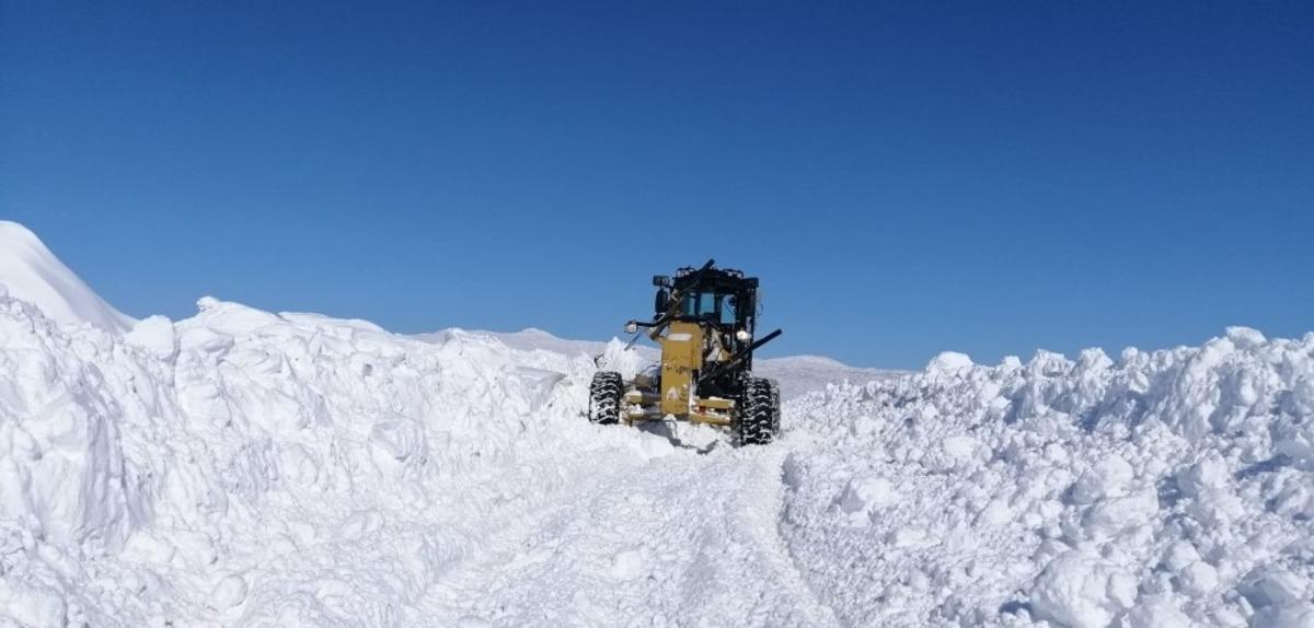 &Ccedil;aldıran&rsquo;da kar kalınlığı 1,5 metreyi ge&ccedil;ti
