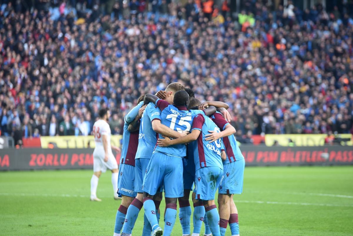 &Ouml;ZET | Trabzonspor - Sivasspor: 2-1 ma&ccedil; sonucu