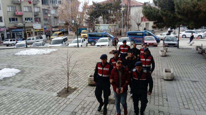 Eskişehir&rsquo;de k&uuml;&ccedil;&uuml;kbaş hayvan hırsızları tutuklandı