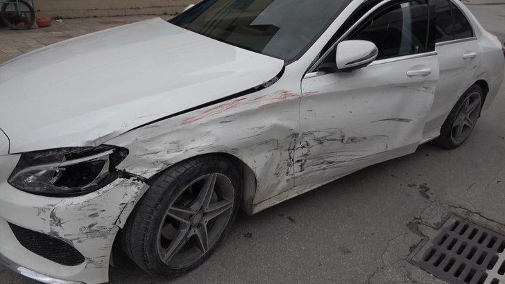 Emanet aldığı otomobille kaza yaptı G3