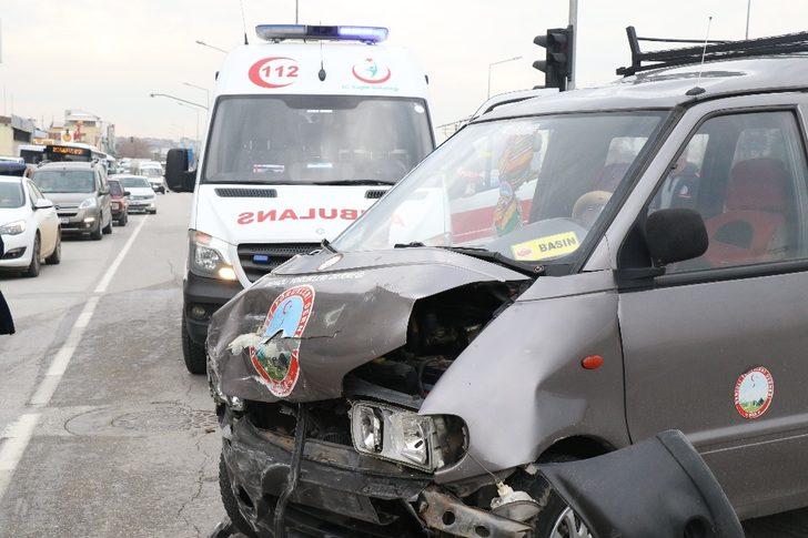 Emanet aldığı otomobille kaza yaptı G4
